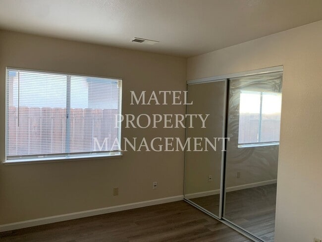 Building Photo - Move in Special see AD