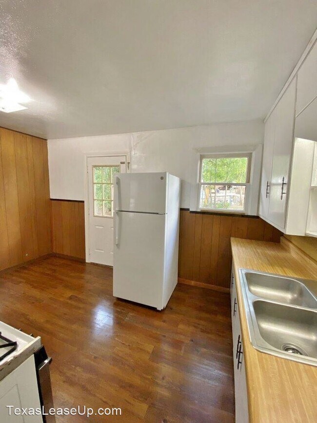Building Photo - 2 br, 1 bath House - 2031 Katy St