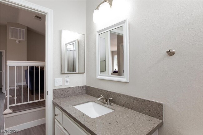 Building Photo - 9836 Russett Wood Cir