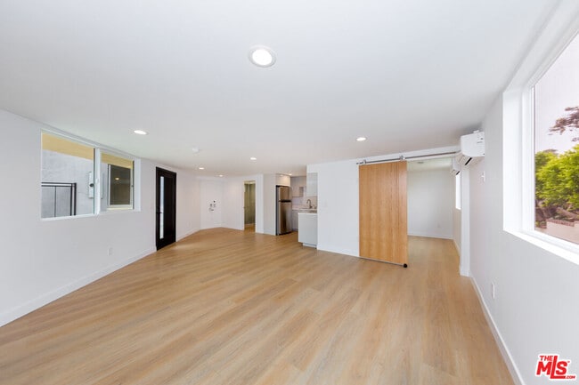 Building Photo - 2139 Kerwood Ave