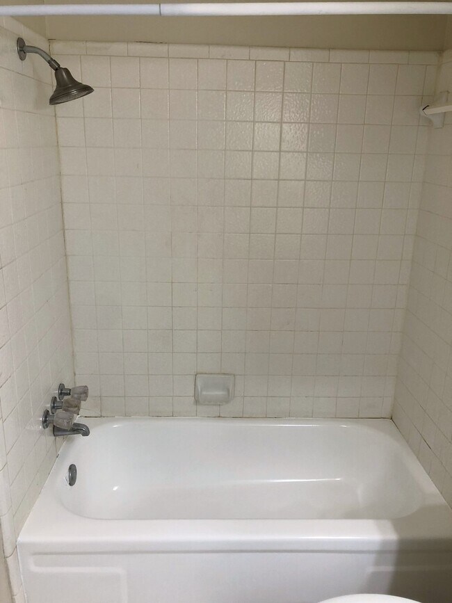 Building Photo - 615SB