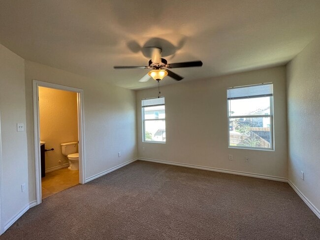 Building Photo - Town home for rent