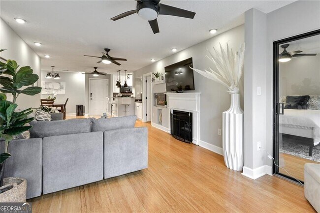 Building Photo - 1110 Pine Heights Dr NE