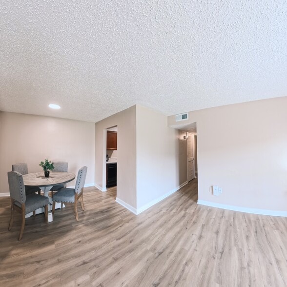 Building Photo - Summerwind Apartments