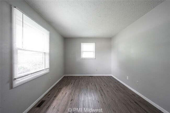 Building Photo - 207 W Green Meadows Dr