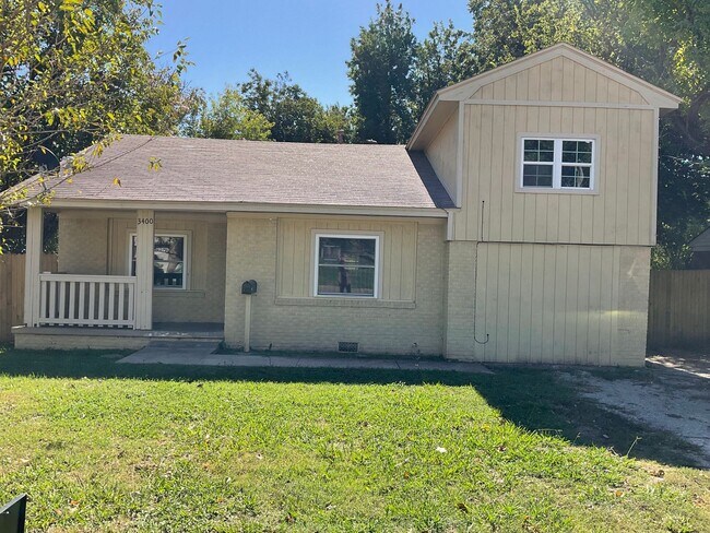 Primary Photo - Nice large family home