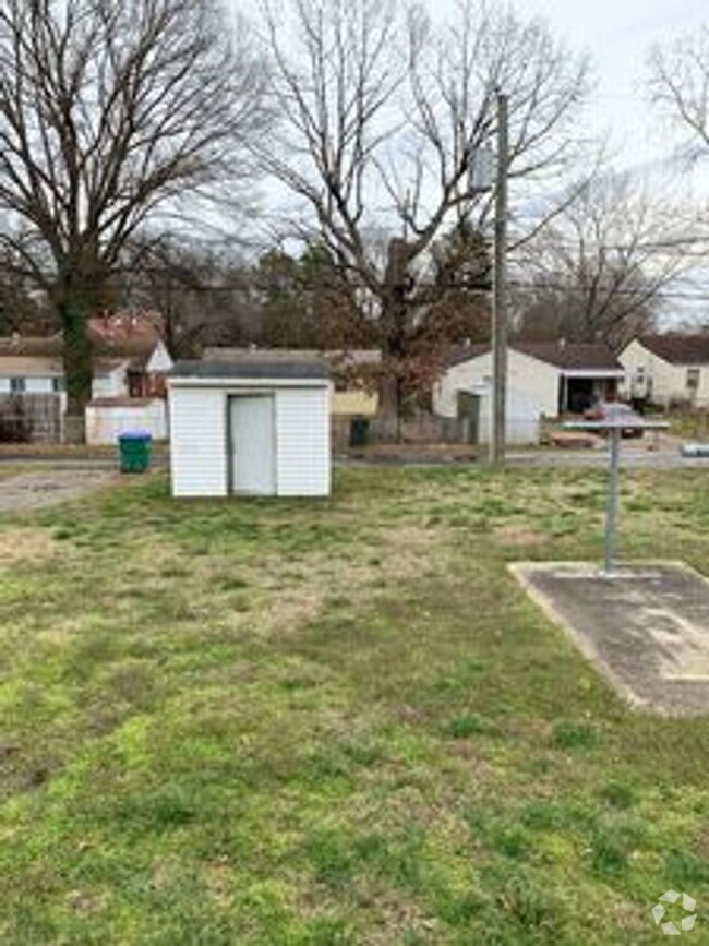 Building Photo - Cozy 3 bed 1 bath w Central HVAC