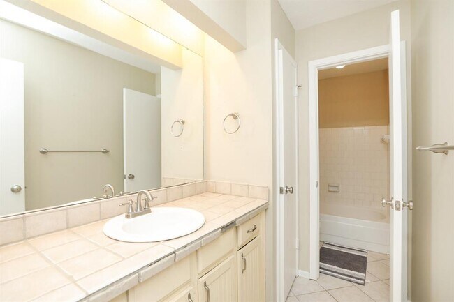 Building Photo - 15822 Whipple Tree Dr