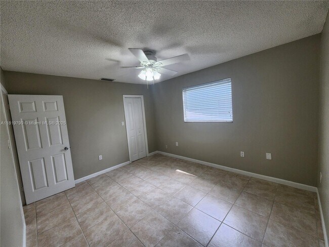 Building Photo - 1806 SW 97th Ave