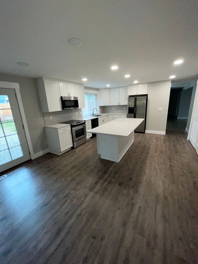 Building Photo - Newly Remodeled and updated Home near Fann...