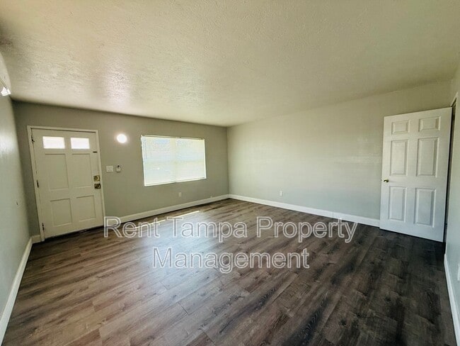 Building Photo - 637-637 17th Ave S