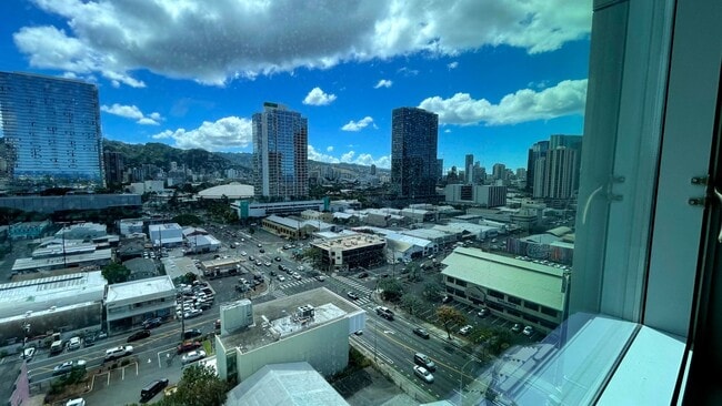 Building Photo - Unbeatable location in Kakaako/Ward Village areas -  2 Bed 2 Bath 1 Parking