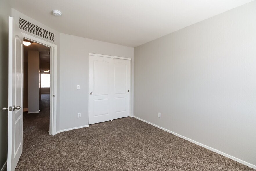 Building Photo - 21868 W Mohave St