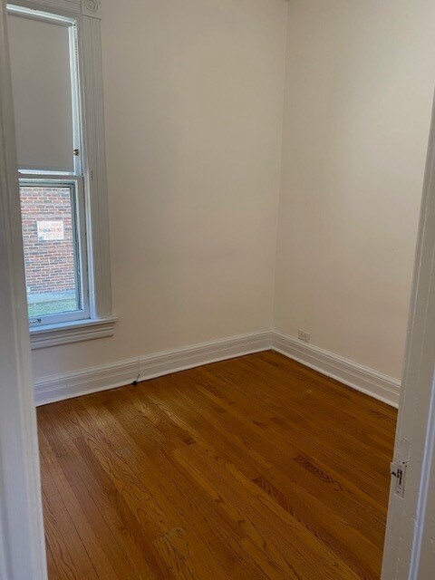 Building Photo - 810 Simpson St