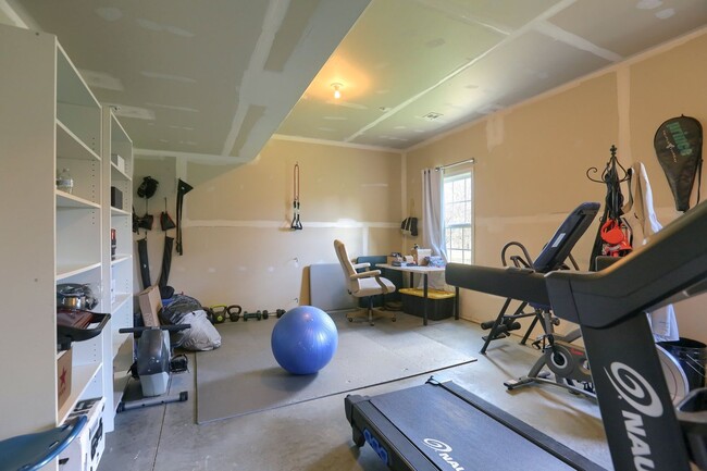 Building Photo - Newer build 2,000 sq ft 3/BR 2.5 bath luxury townhome FULLY FURNISHED