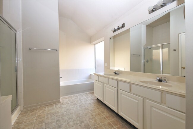 Building Photo - 8811 Norham Dr