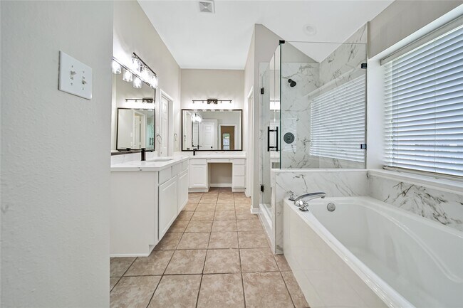 Building Photo - 14526 Red Tailed Hawk Ln