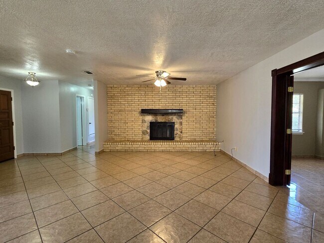 Building Photo - 230 Mighty Oak Ln