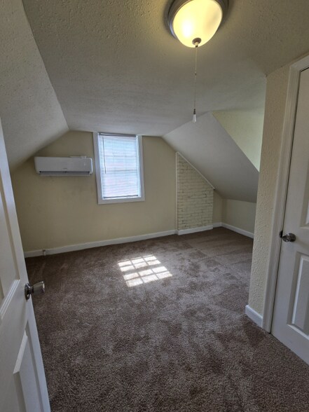Building Photo - 6012 Mann Ave