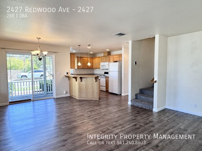 Building Photo - 2427 Redwood Ave