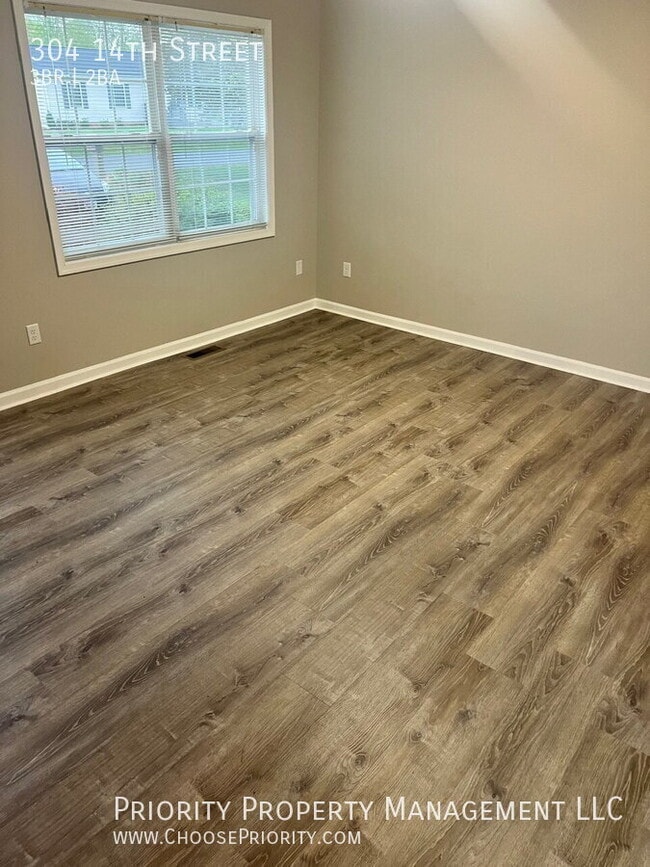 Building Photo - 304 14th St