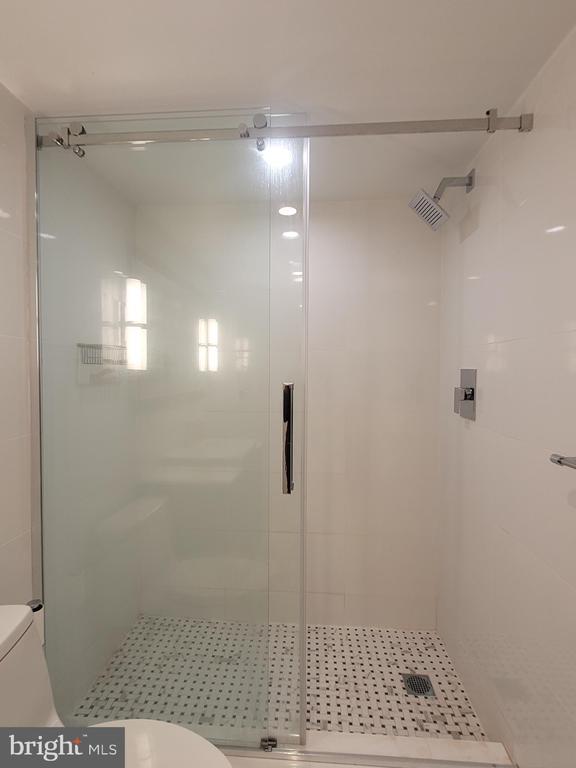 Building Photo - 241 S 6th St