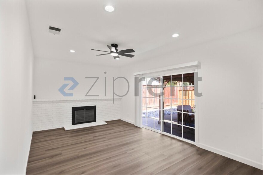 Building Photo - 3068 Nightingale Pl