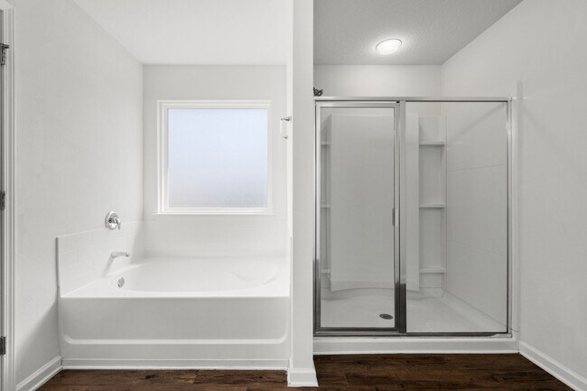 Building Photo - OPEN CONCEPT 4 BED / 2.5 BATH - Community Pool