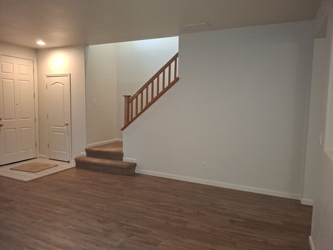 Building Photo - Lincoln Crossing, 2 Story 4 Bedroom, 2.5 bath, 2225sqft, Access to Clubhouse Pool & Amenities, Cu...