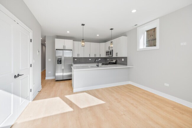 Building Photo - 6639 S Langley Ave
