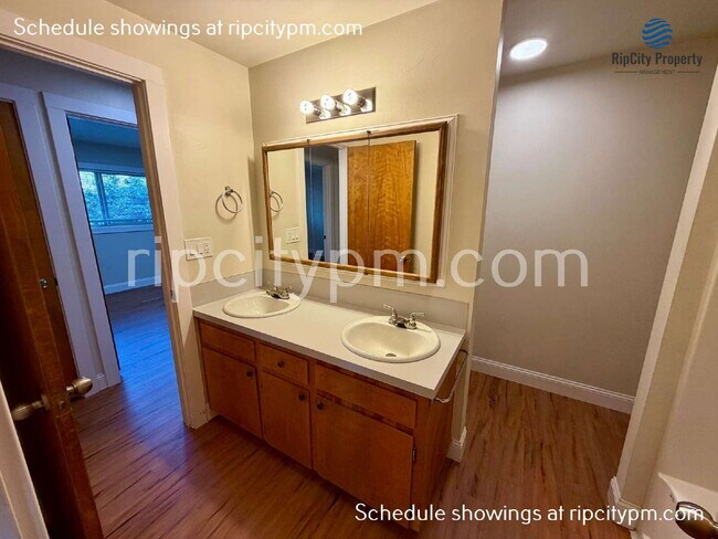 Building Photo - 11430 SW 121st Ave