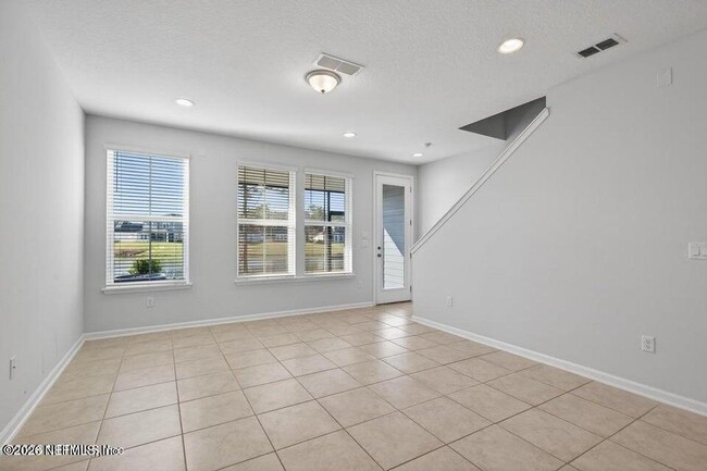 Building Photo - 260 Brandon Lks Dr