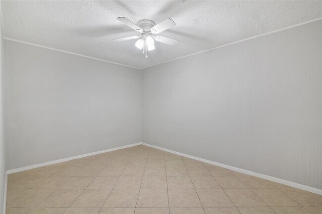 Building Photo - 6602 Lynngate Dr
