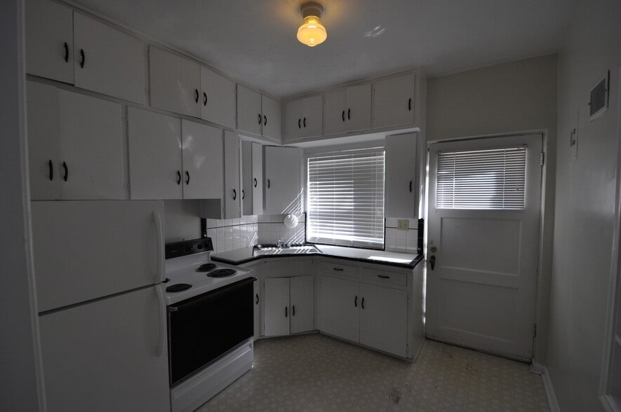 Kitchen - 768 E 900 S