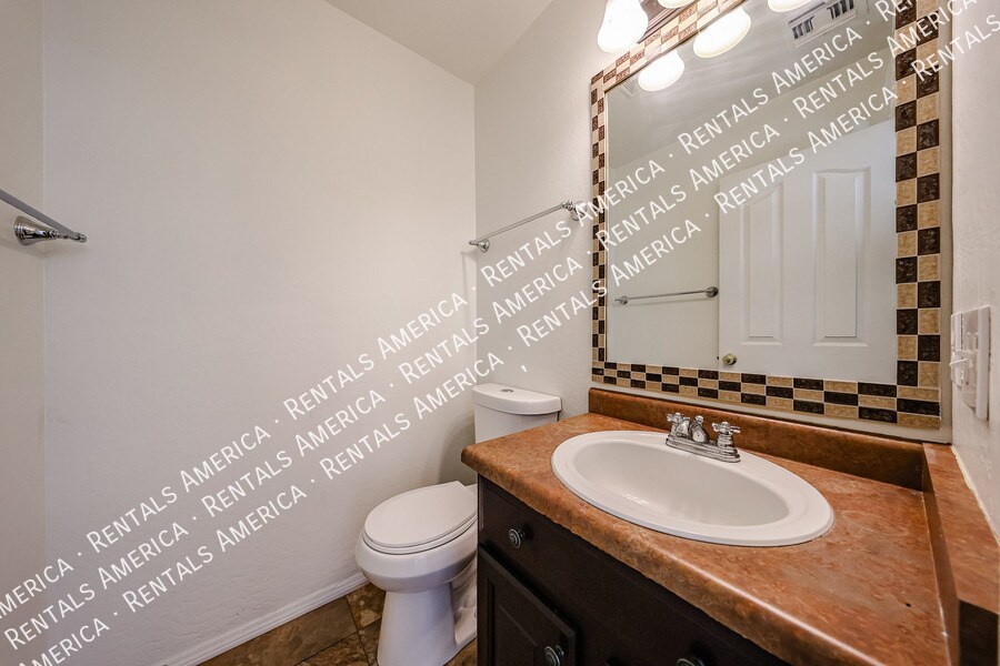 Building Photo - 6175 S Sharon Ct