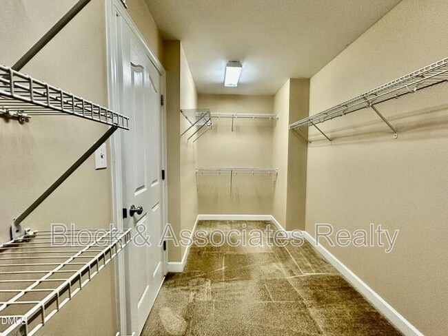 Building Photo - 1801 Old London Way