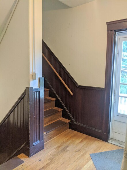 Building Photo - 64 Linden Ave