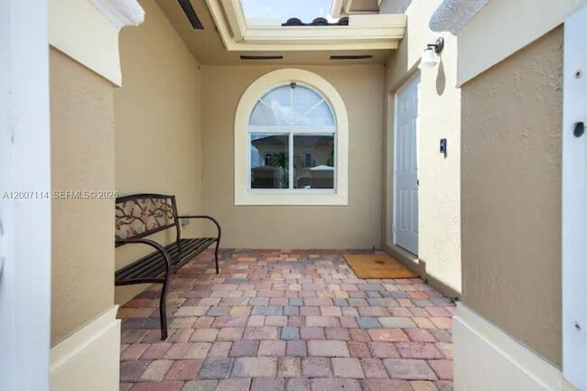 Building Photo - 15566 SW 13th Terrace