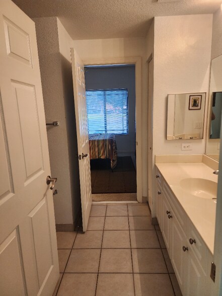 Building Photo - 2806 Veronia Dr