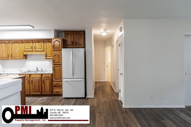 Building Photo - 8030 N Hazelwood Dr