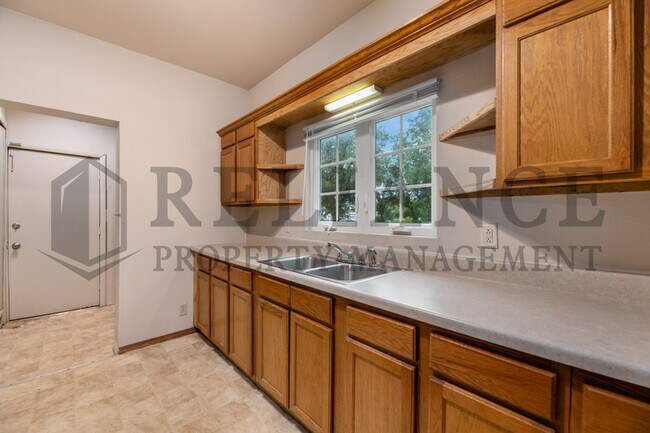 Building Photo - 1405 S Ida St