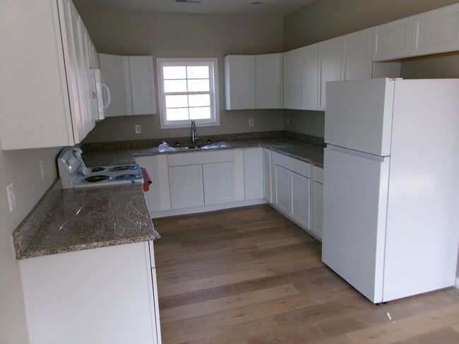 Building Photo - 619 Mayes Ln