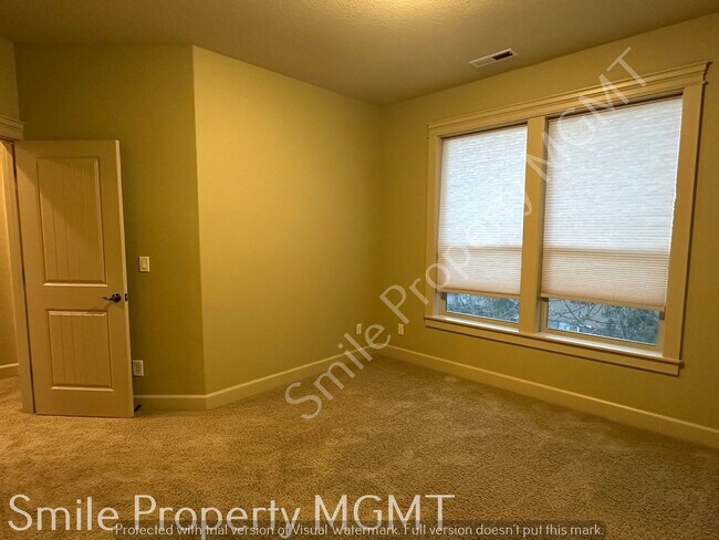 Building Photo - single house