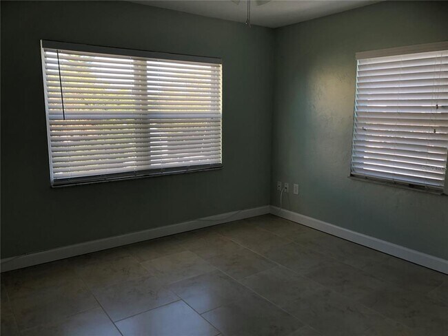 Building Photo - 37 144th Ave