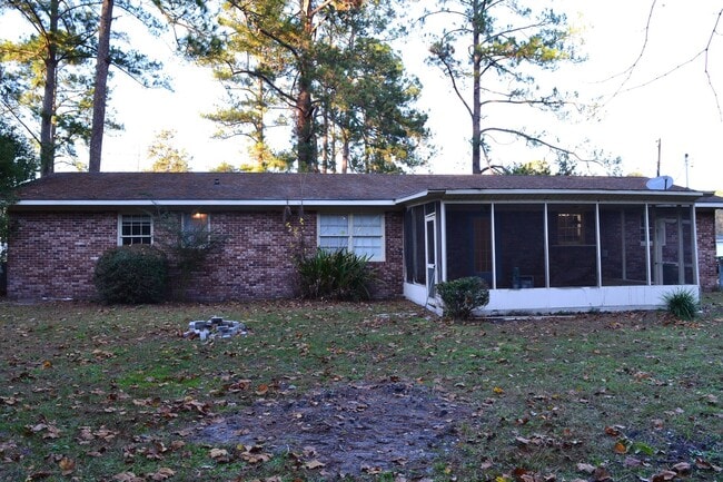 Building Photo - 222 Mary St