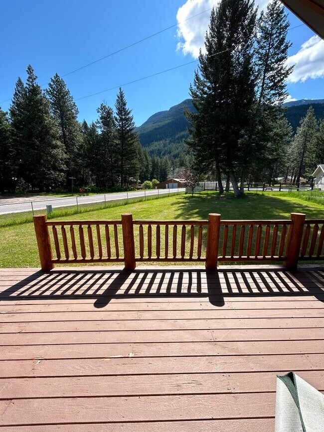 Building Photo - Beautiful 3 Bed, 2 Bath Home in Columbia Falls, MT - Close to Glacier National Park