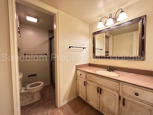 Building Photo - For Lease | South Tulsa Duplex | $1550 Rent