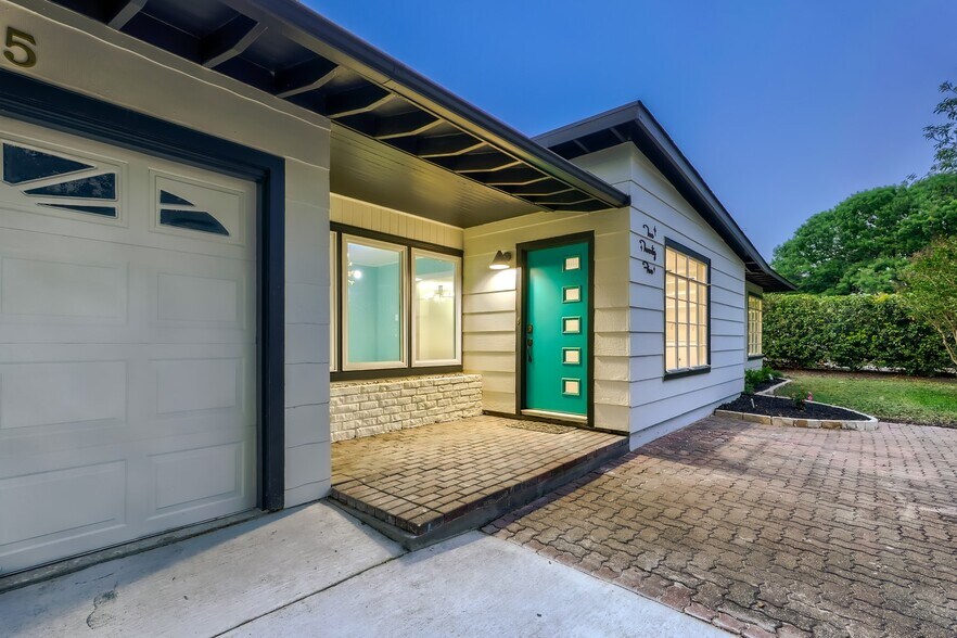 Building Photo - 225 Seford Dr
