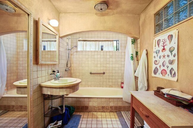 Building Photo - 5803 Rittenhouse Shore Dr