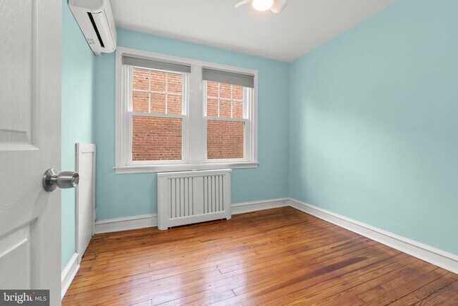 Building Photo - 15 Elm Ave